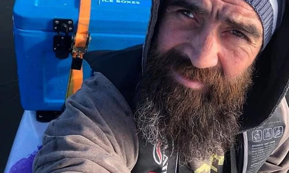 Οι τελευταίες συγκλονιστικές στιγμές ενός ψαρά σε καγιάκ